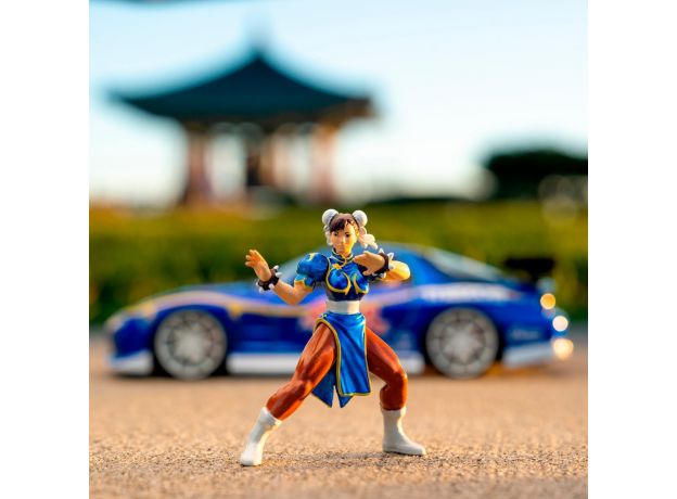 ماشین فلزی مزدا 1993 مدل RX-7 و فیگور فلزی Chun-Li با مقیاس 1:24, تنوع: 253255062-ChunLi, image 3